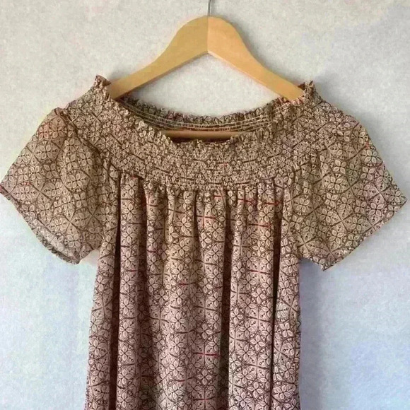 En Creme Red White Abstract Smocked Collar Flowy Sleeve Blouse Size Small - Picture 3 of 14